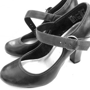 L.E.I. High Heel Black Mary Jane Shoes 2 1/2 Inch